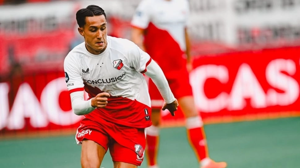 Miliano Jonathans Tampil 83 Menit saat FC Utrecht Hadapi AZ Alkmaar