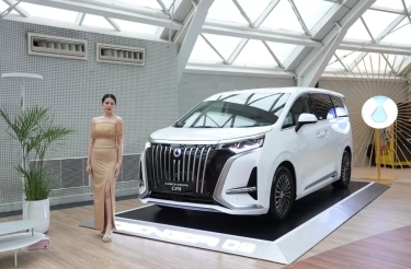 Merek Mobil Tiongkok Kian Agresif di Indonesia, Denza Tampil Beda Lewat Catwalk Jakarta Fashion Week 2026