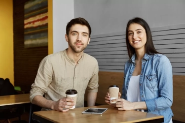Bukan Lagi Mimpi Buruk, 8 Pembuka Percakapan Ini Mengubah Kecemasan Small Talk Jadi Koneksi Nyata