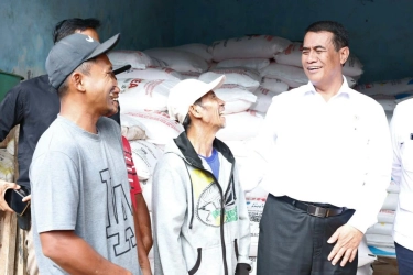 Mentan Amran Sidak Kios Pupuk di Lampung Utara, Pastikan Penurunan Harga Berjalan Efektif