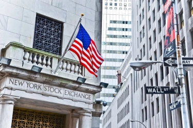 Wall Street Catat Rekor Baru Jelang Keputusan Suku Bunga The Fed