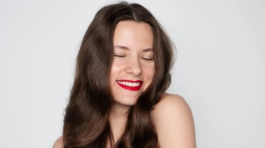 5 Rekomendasi Sampo yang Bikin Rambut Glowing dan Lembut