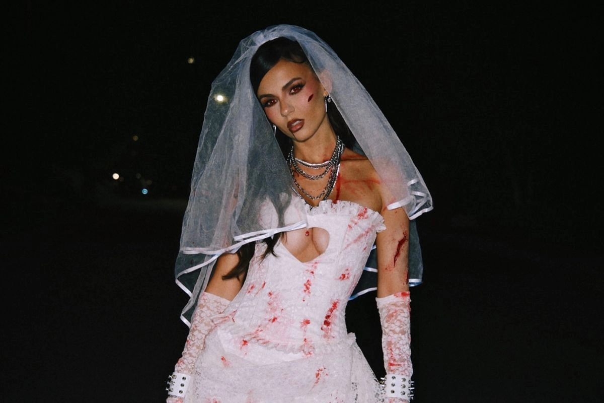 Gaya 7 Selebritas Merayakan Halloween 2025, Victoria Justice Jadi Pengantin Zombie