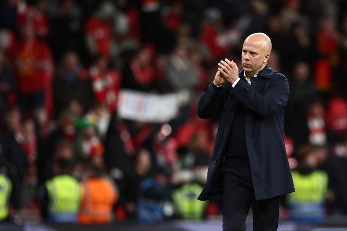 Kritik Stephen Warnock Soal Alasan Arne Slot Usai Liverpool Tersingkir di Carabao Cup