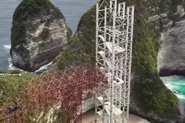 Viral Video Proyek Pembangunan Lift Kaca, Pantai Kelingking Jadi Sorotan