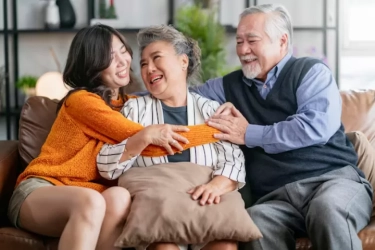 Jika Anda Ingin Tetap Terhubung di Usia 60-an dan Seterusnya, Ucapkan Selamat Tinggal pada 7 Kebiasaan Halus Ini Menurut Psikologi