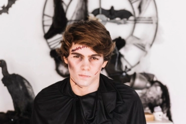 7 Inspirasi Makeup Halloween Pria, Simple tapi Tetap Spooky