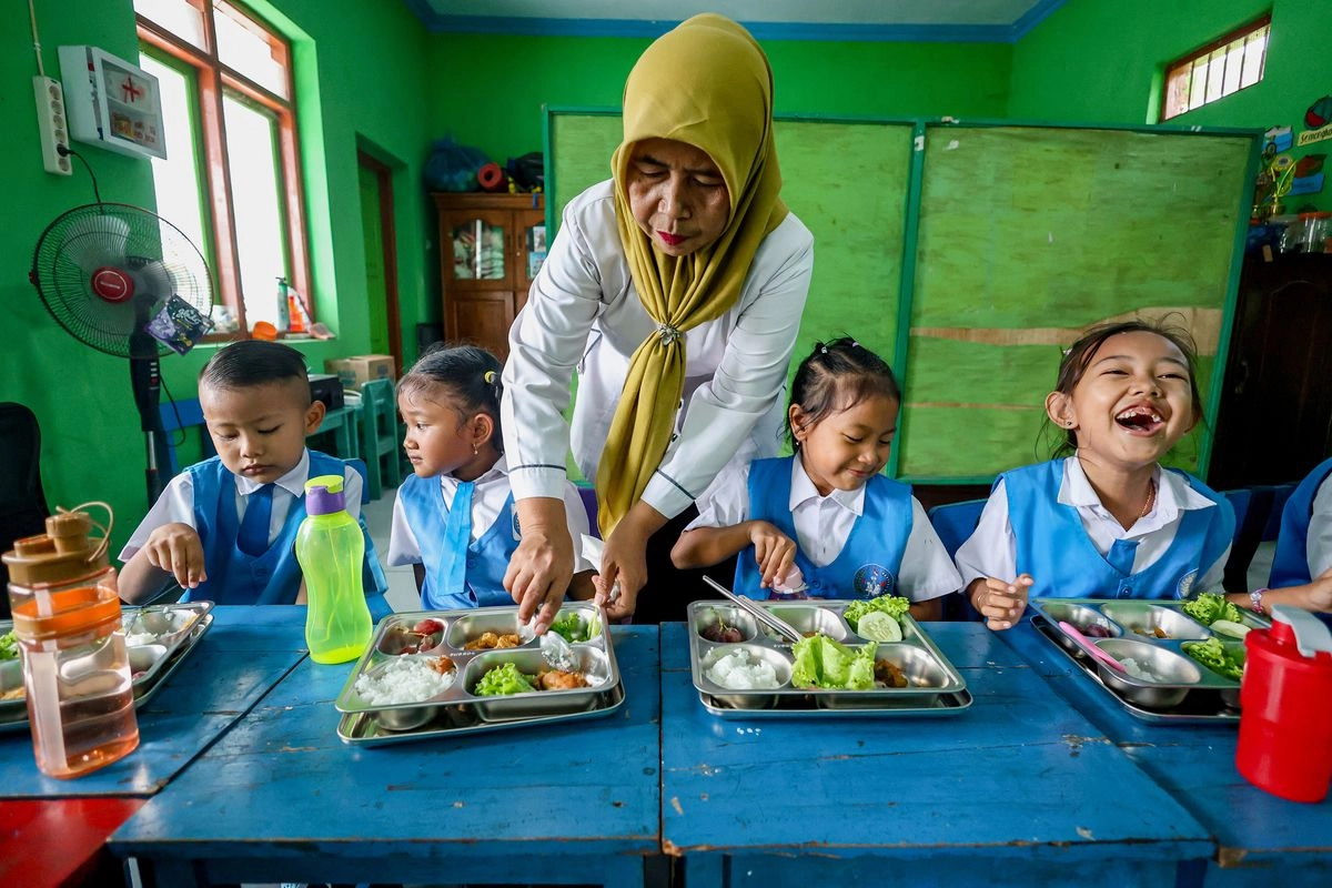 Mimpi Prabowo dan Politik Sepiring MBG