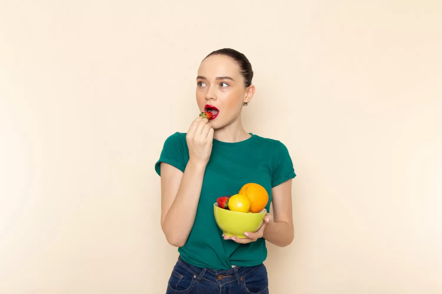 Jarang yang Tahu, Ini 5 Nutrisi Penting yang Harus Dikonsumsi Biar Kulit Tetap Kencang dan Awet Muda
