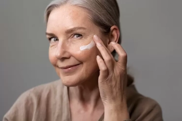 Kunci Kulit Segar dan Kencang: 6 Bahan Aktif Skincare Anti-Aging yang Efektif!​