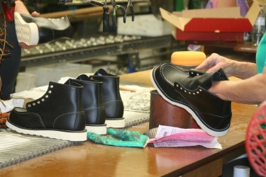 Pabrik Asia Lesu, Dampak Tarif dan Lemahnya Permintaan AS Mulai Terasa