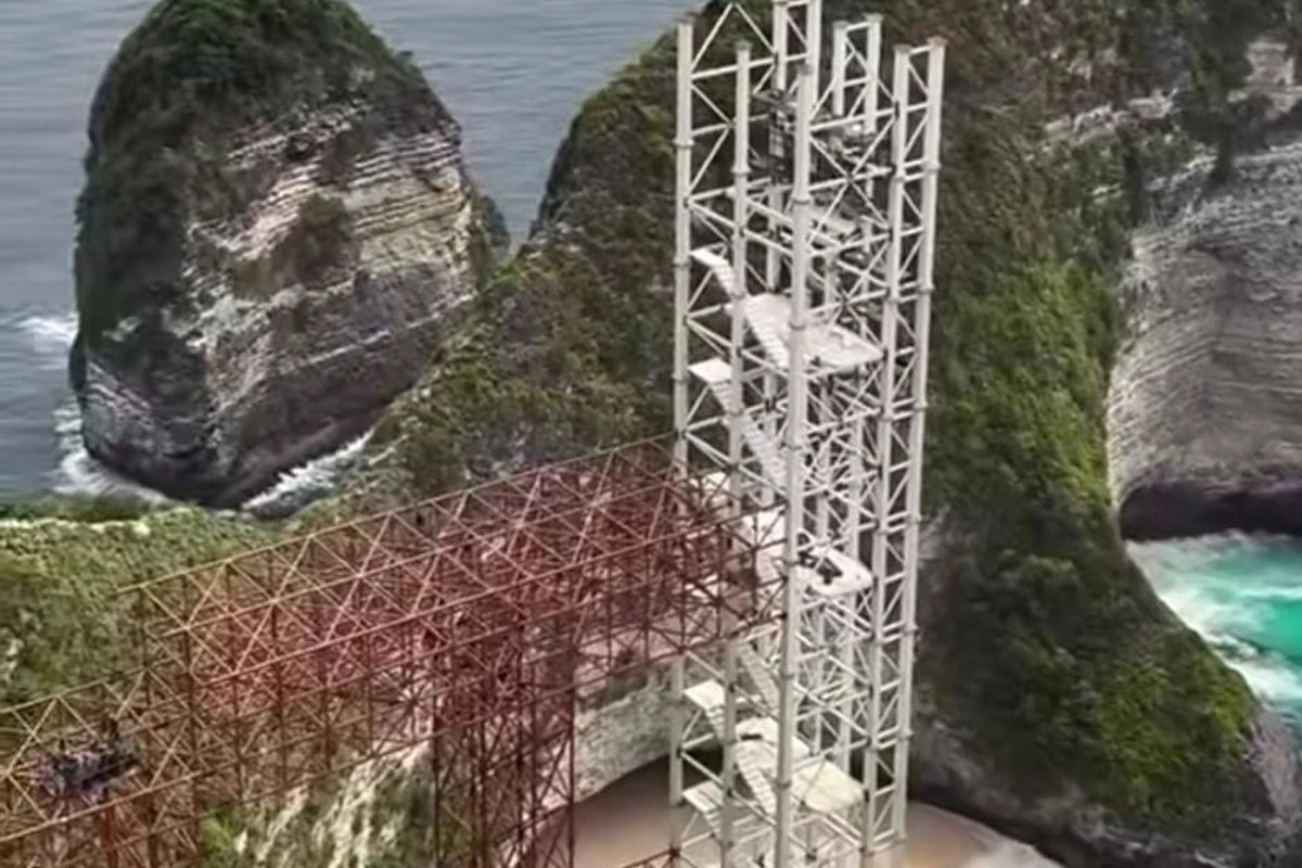 Pembangunan Lift Kaca Kelingking Beach Disetop Sementara, Dipasang Garis Polisi