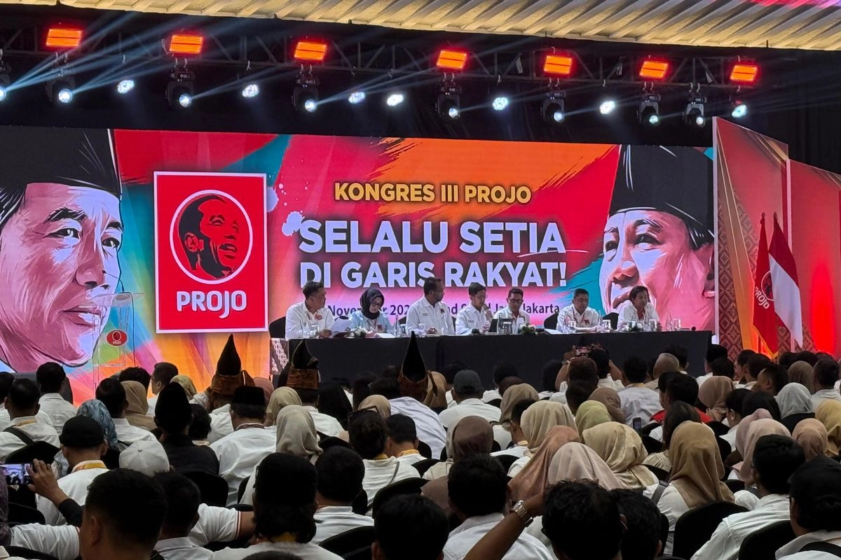 Projo di antara Kultus dan Kekuasaan