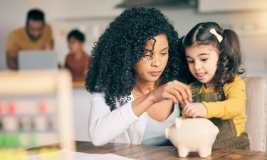 Kesalahan Umum yang Sering Terjadi Saat Pertama Kali Mengatur Keuangan Keluarga, Pahami Sejak Dini agar Terhindar dari Kemiskinan