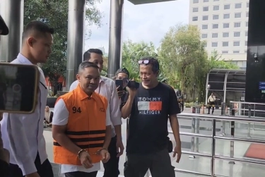 Gubernur Riau Abdul Wahid Pakai Rompi Oranye Tahanan KPK