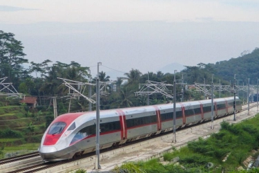 Mengapa Rakyat Harus Menanggung Utang Whoosh?