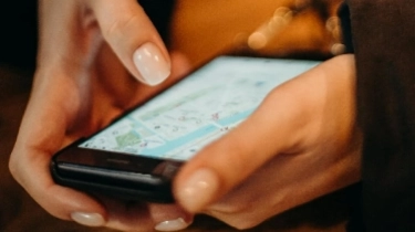 Kerjanya Jalan Kaki Keliling Kota, Berapa Gaji Petugas Google Maps?