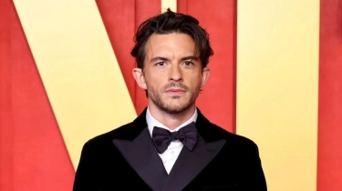 Profil Jonathan Bailey, Aktor Bridgerton yang Dinobatkan sebagai Pria Terseksi 2025