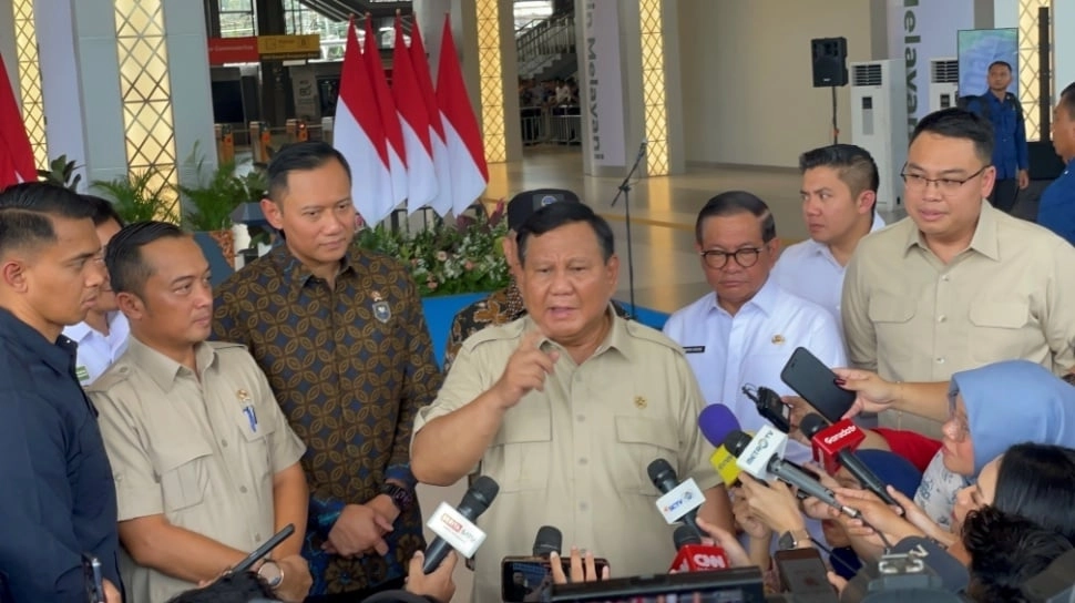 Saya Tanggung Jawab! Prabowo Ambil Alih Utang Whoosh, Sindir Jokowi?