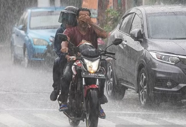 Awas! BMKG Peringatkan Hujan Lebat dan Angin Kencang Melanda Jawa Timur