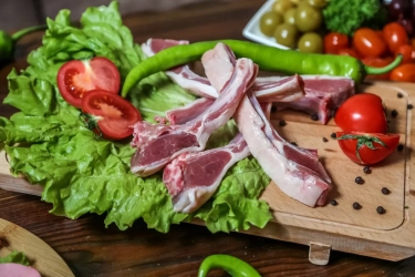 Daging Kambing Bikin Darah Tinggi dan Kolesterol Naik? Ini Penjelasan Medisnya