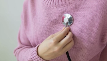 Kebiasaan Diagnosis Diri Sendiri Lewat Internet Bisa Jadi Bumerang: Makin Stres, Bukan Sembuh!