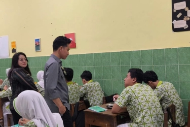 Cek MBG di SMPN Salatiga, Gibran Jadi Rebutan Siswa Minta Salaman