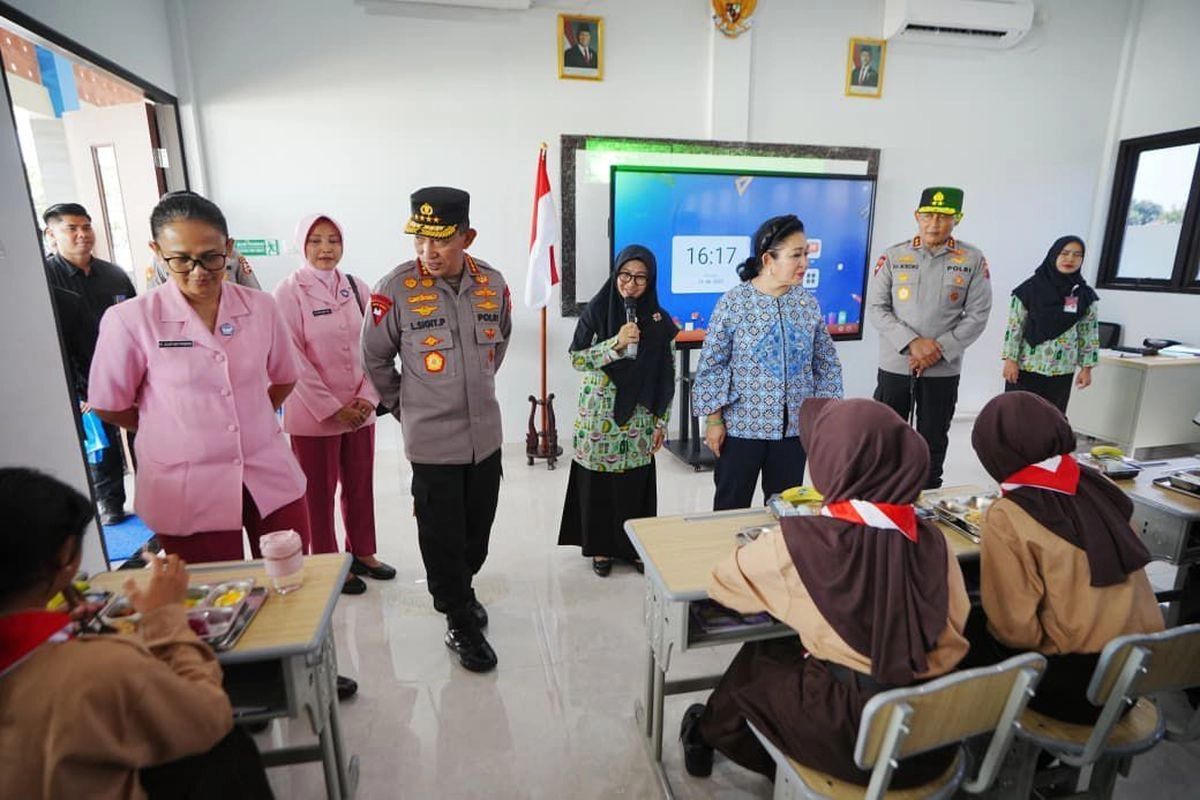 Kapolri dan Titiek Soeharto Tinjau SMP Kemala Bhayangkari, Dorong Terwujudnya Generasi Emas
