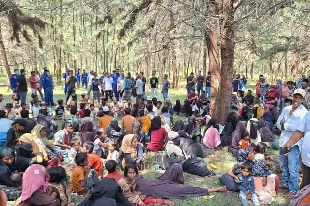 Sebuah Kapal yang Mengangkut 100 Migran Rohingya Terbalik di Perbatasan Malaysia-Thailand