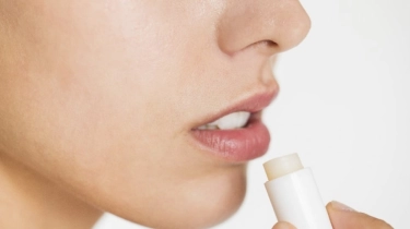 5 Pilihan Lip Balm SPF untuk Lindungi Bibir saat Upacara Hari Pahlawan, Harga Terjangkau