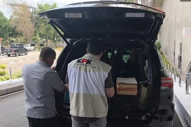 KPK Geledah Kantor Gubernur Riau Abdul Wahid