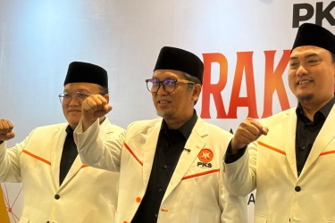 PKS Apresiasi Gelar Pahlawan Nasional untuk Soeharto, Ungkit Peran Besar di G30S