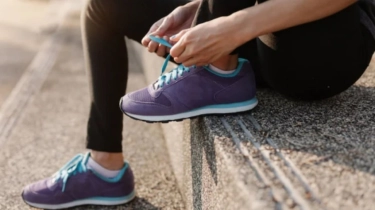 5 Sepatu Lari Lokal untuk Jogging Santai. Harga Mulai Rp100 Ribuan