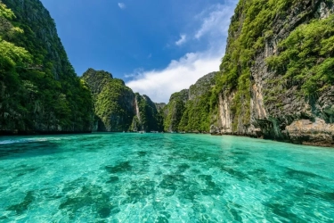 4 Pesona Pantai Terbaik di Phuket, Thailand: Dari Gemerlap Patong hingga Keindahan Tersembunyi Freedom Beach