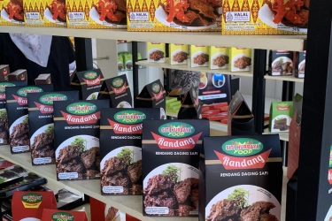 9 Oleh-oleh Khas Minangkabau, Bisa Beli Rendang dan Dendeng Balado