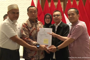Hukuman Pemecatan 2 Guru di Luwu Utara Tidak Adil, Komisi X Apresiasi Rehabilitasi