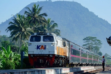 KAI Bakal Ekspansi Layanan Kereta di Luar Jawa Mulai 2026
