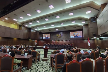 MK Larang Polisi Aktif Duduki Jabatan Sipil, Dua Hakim Berbeda Pendapat