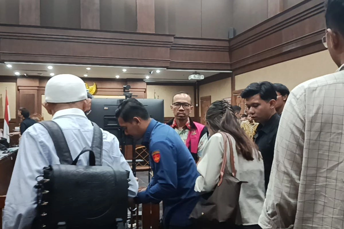 Riva Siahaan Ditugasi Turunkan Harga Pengadaan Impor Minyak Mentah