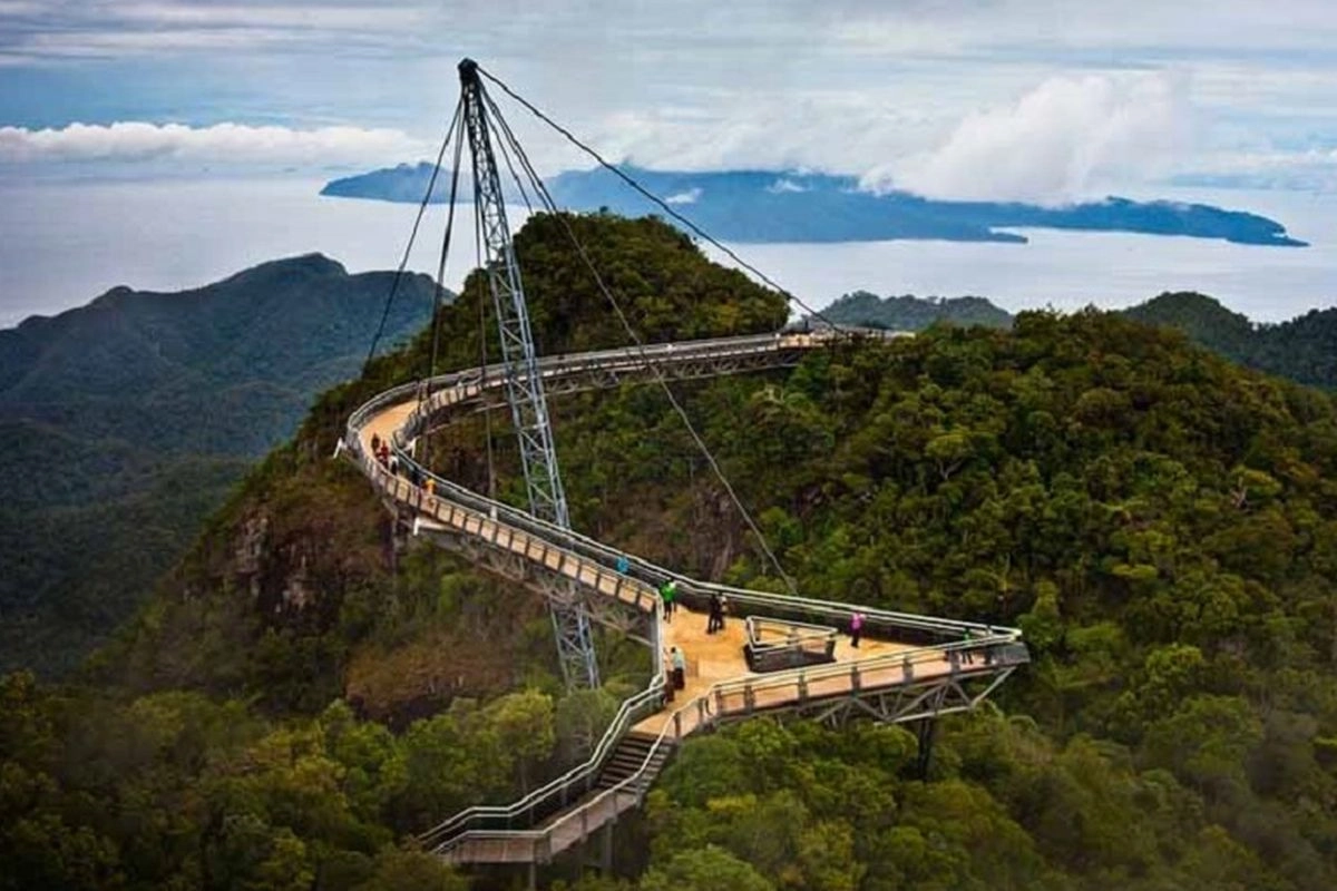 Transit di Kuala Lumpur, Turis Bisa Terbang Gratis ke Wisata Unggulan Malaysia
