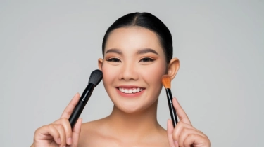 9 Tips Makeup Tahan Keringat agar Wajah Tetap Segar Sepanjang Hari