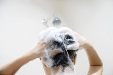 Agar Rambut Bersih Maksimal Perlukah Keramas Dua Kali?