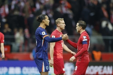 Kritik Pedas Van Hooijdonk Usai Timnas Belanda Ditahan Polandia