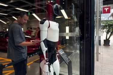 Elon Musk Proyeksikan Robot Optimus sebagai Ahli Bedah Futuristik dan Penggerak Laba Terbesar Tesla