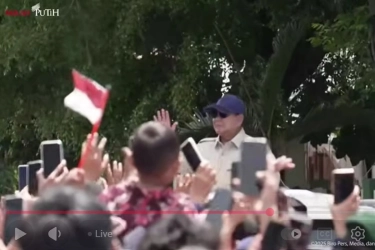 Momen Siswa Histeris Sambut Kedatangan Prabowo di SMPN 4 Bekasi, Padati Kiri dan Kanan Jalan