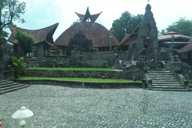 Mengenal Gereja Puhsarang: Kisah Spiritual, Arsitektur Majapahit, dan Tradisi yang Hidup di Tengah Umat