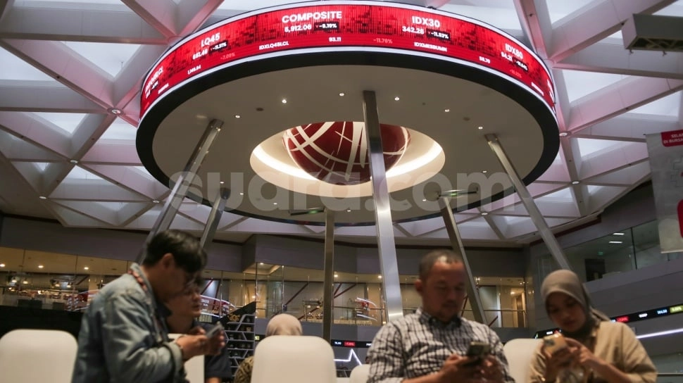 IHSG Sesi I Tergelincir ke Zona Merah, APEX Masih Ngacir Meroket