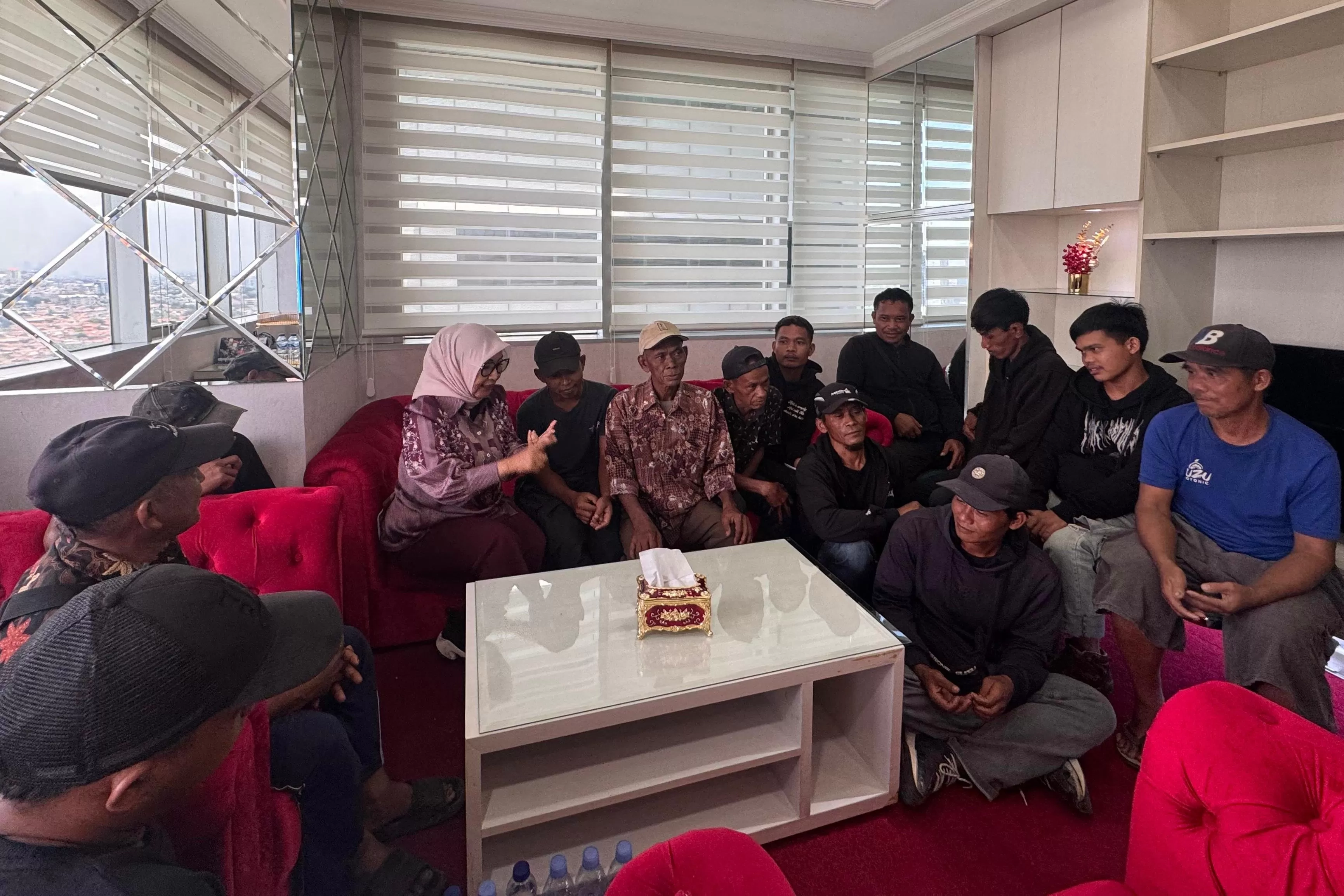 Anggota DPR Imas Aan Berhasil Pulangkan 13 Warga Korban Penipuan Kerja Sawit yang Sempat Ditelantarkan di Kalbar