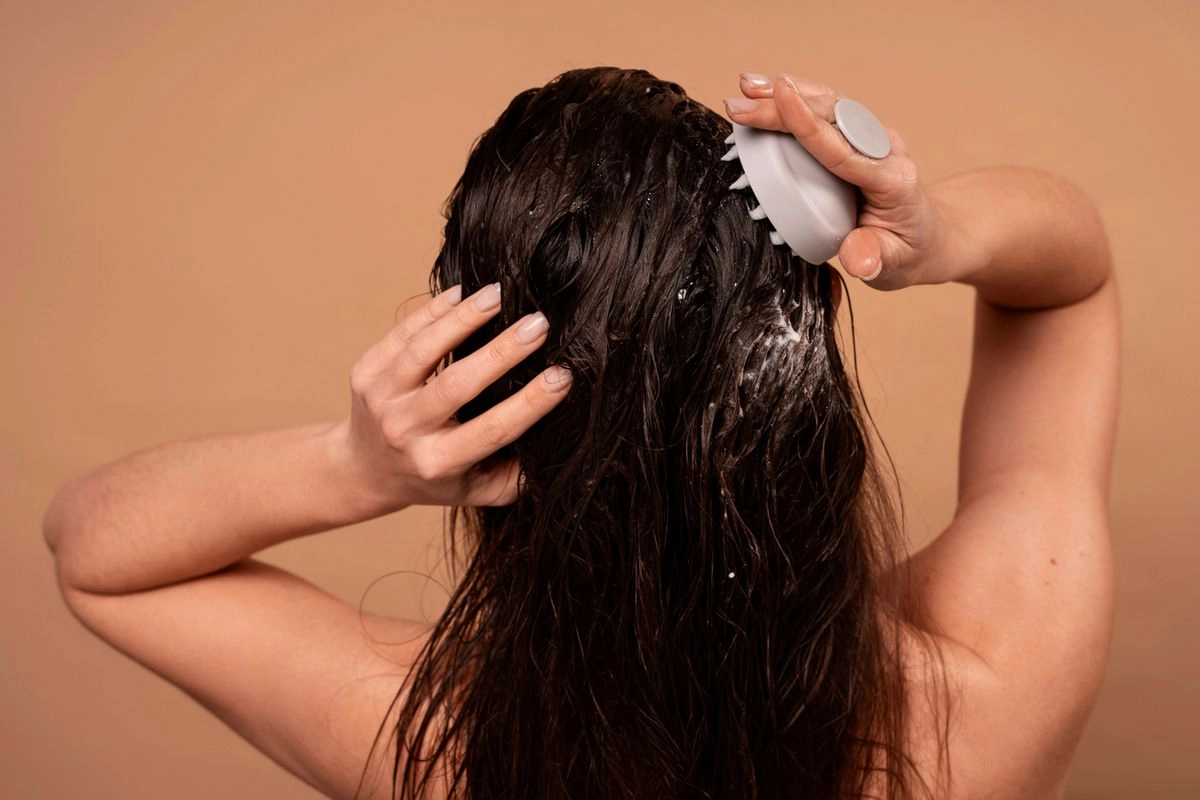 Kenapa Rambut Harus Pakai Conditioner Saat Keramas?