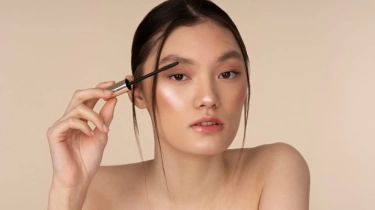 Tutorial Makeup Kondangan Simpel, Begini Urutannya untuk Pemula